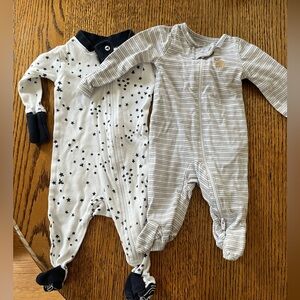 Baby clothes bundle - 2 pieces, both size newborn, footie pajamas